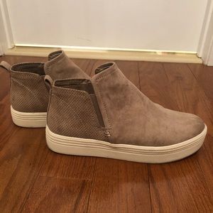 Wedge/sneaker high tops